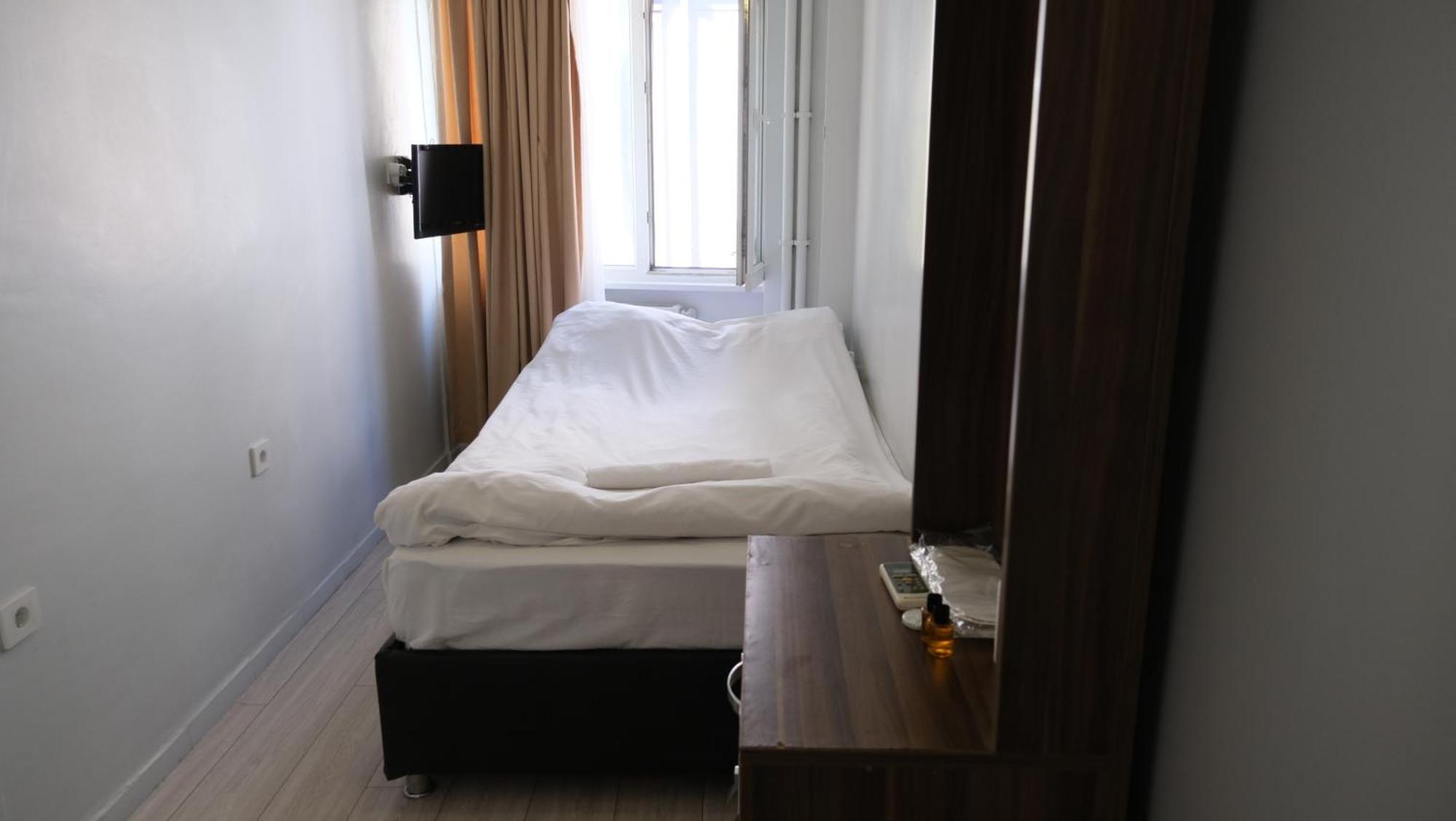 Simon Hotel